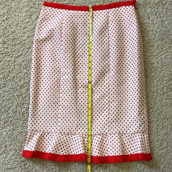 Sara Campbell white with red dots suit - Picture 10 of 10